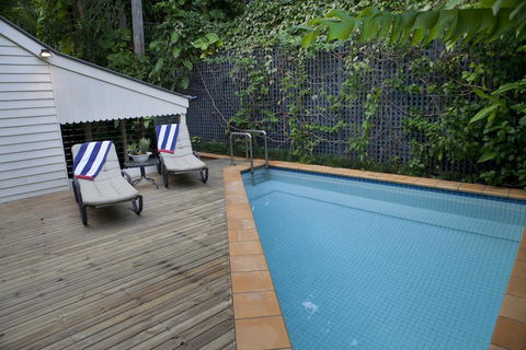 Port Douglas Cottage & Lodge - Accommodation Redcliffe 1