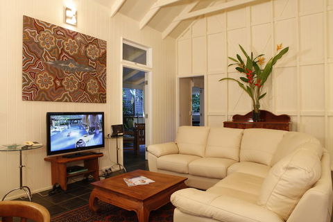 Port Douglas Cottage & Lodge - Accommodation Redcliffe 2