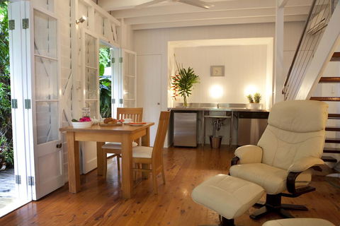Port Douglas Cottage & Lodge - Accommodation Redcliffe 3