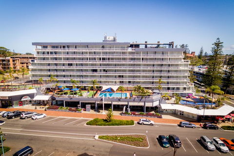 Port Pacific Resort - Accommodation Redcliffe 2