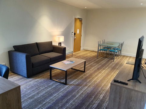 Porter's Plainland Hotel - Accommodation Redcliffe 2