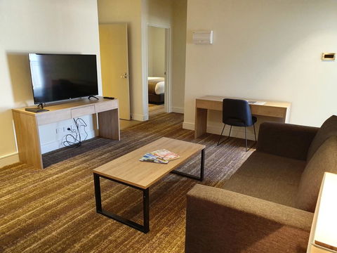 Porter's Plainland Hotel - Accommodation Redcliffe 1
