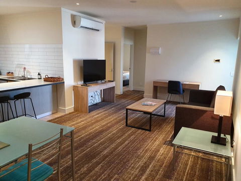 Porter's Plainland Hotel - Accommodation Redcliffe 3