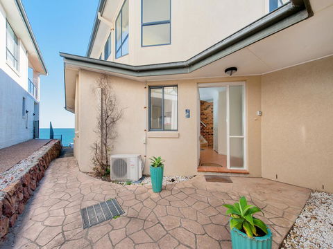 Portovenere Fishermans Bay - Accommodation Redcliffe 2