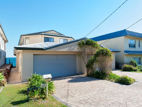 Portovenere Fishermans Bay - Accommodation Redcliffe 1