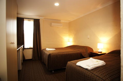 Prince Of Wales Hotel, Bunbury - Accommodation Redcliffe 3