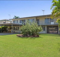 Private Abode and Handy location with a pool - Accommodation Redcliffe