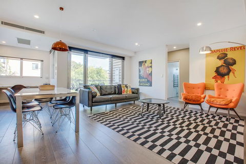 Professional Apartment 15 Minutes From CBD - Accommodation Redcliffe 0