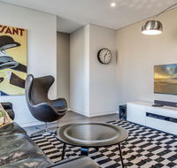 Professional living minutes from the city - Accommodation Redcliffe