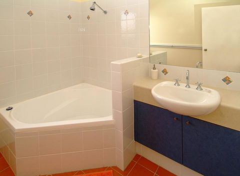Purple Patch - Accommodation Redcliffe 0