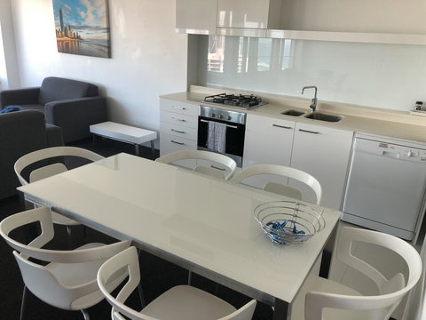 Q1 1 Bedroom Apartment On 30th Floor - Accommodation Redcliffe 0