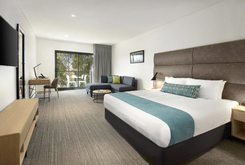 Quality Hotel Lakeside - Accommodation Redcliffe 2