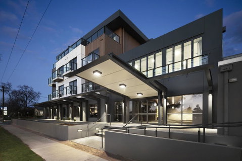 Quality Hotel Lakeside - Accommodation Redcliffe 0