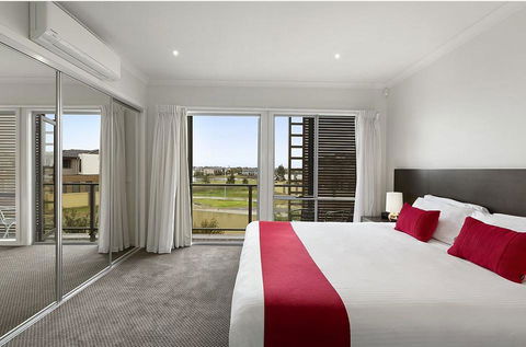 Quest Sanctuary Lakes - Accommodation Redcliffe 2