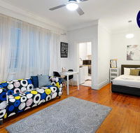 Quiet Art Deco - Cafe Central - Accommodation Redcliffe