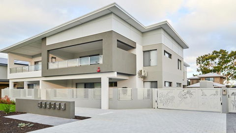 Quiet Garden City Unit - Free WiFi & Parking - Accommodation Redcliffe 2