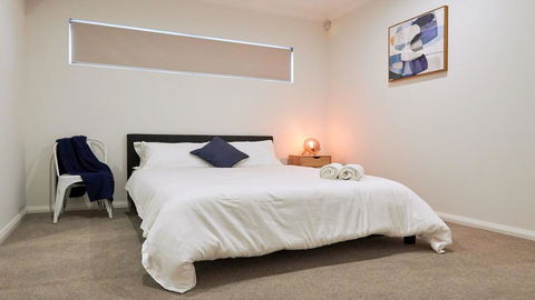 Quiet Garden City Unit - Free WiFi & Parking - Accommodation Redcliffe 3