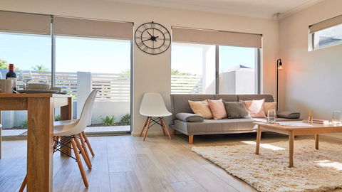 Quiet Garden City Unit - Free WiFi & Parking - Accommodation Redcliffe 1