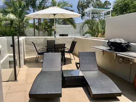 Quiet Oasis Apartment With Rooftop Spa - Accommodation Redcliffe 2