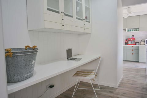 Quiet Pet Friendly Home 3 Houses To Beach Entry With Private Pool Walk To Shops - Accommodation Redcliffe 3