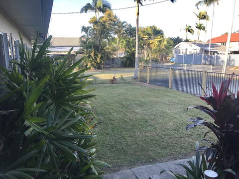 QUIRKY QUEENSLANDER 6 BEDROOM HOME - Accommodation Redcliffe 2