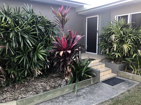 QUIRKY QUEENSLANDER 6 BEDROOM HOME - Accommodation Redcliffe 1
