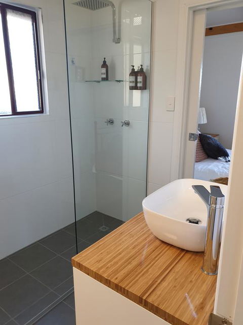 R & R On The Ravine - Accommodation Redcliffe 2