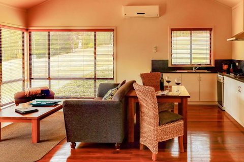 Rainbow Trail Chalets - Accommodation Redcliffe 1
