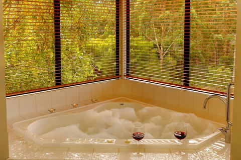 Rainbow Trail Chalets - Accommodation Redcliffe 3