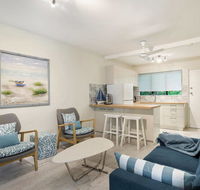 Rare Modern Unit with Private Fenced garden Close to The Beach PC3 - Accommodation Redcliffe