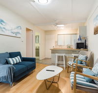 Rare Modern Unit with Private Fenced garden Close to The Beach PC4 - Accommodation Redcliffe