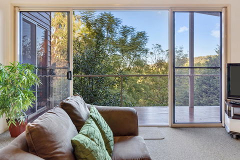 Ravensbourne Escape- Kookaburra Kottage - Accommodation Redcliffe 0