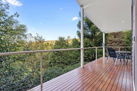 Ravensbourne Escape- Kookaburra Kottage - Accommodation Redcliffe 1