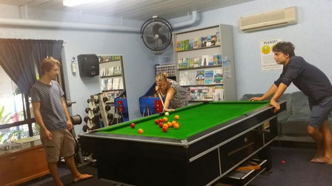 Reef Lodge Backpackers - Accommodation Redcliffe 2