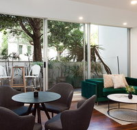 Refined Apartment Close To Nightlife Restaurants With Car Space - Accommodation Redcliffe