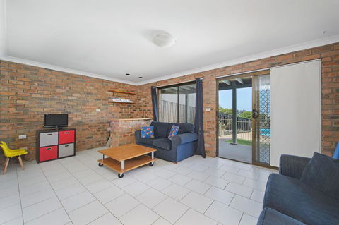 Relax At Lighthouse 4 Lighthouse Road - Accommodation Redcliffe 3