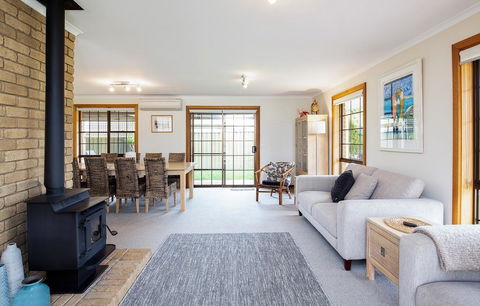 Relax On Ryan @ Robe - Accommodation Redcliffe 1