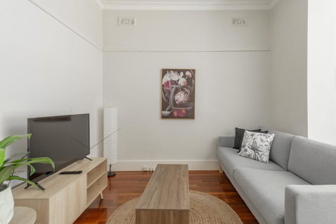 RELAXED FAMILY HOME WILLOUGHBY - Accommodation Redcliffe 3