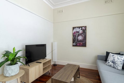 RELAXED FAMILY HOME WILLOUGHBY - Accommodation Redcliffe 2