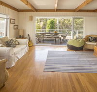 Rennies Retreat-Bushland  Ocean Views - Accommodation Redcliffe