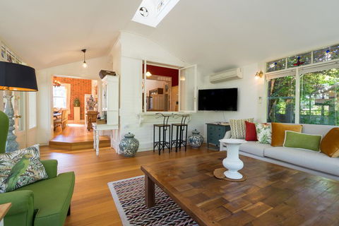 Rent Your Own Historic Hotel For Holidays & Events - Accommodation Redcliffe 2