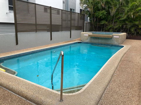 RENTAL: All $ Inclusive, Tidy Renovated Studio Apartment On The Strand, Pool,  - Accommodation Redcliffe 2