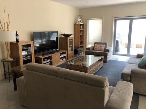 Residence On Robe - Accommodation Redcliffe 1