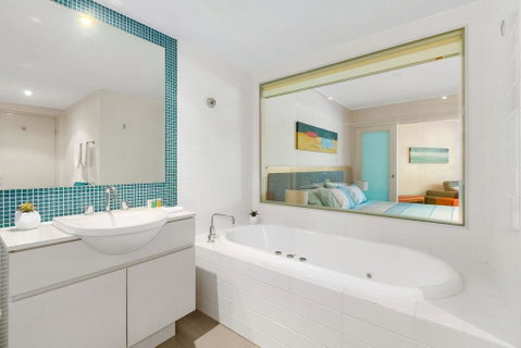RESORT & SPA WITH PRIVATE PLUNGE POOL 7008/09 - Accommodation Redcliffe 2