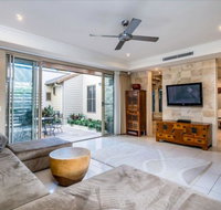 Resort Living with Private Pool sleeps 8 - Accommodation Redcliffe