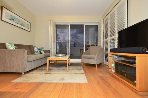RESORT ON THE BEACH 2214/2215 - Accommodation Redcliffe 2