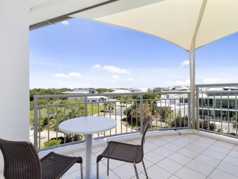 RESORT ON THE BEACH 6310 - TOP FLOOR - Accommodation Redcliffe 1