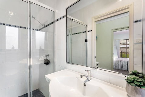 Resthaven - In The Heart Of Shoal Bay - Accommodation Redcliffe 2