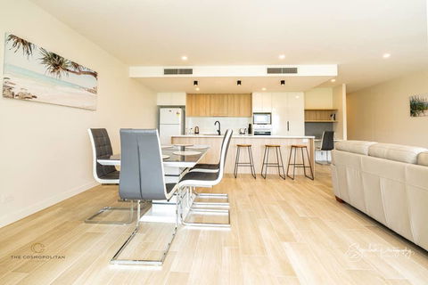 Riverfront Breeze At The Cosmopolitan - Accommodation Redcliffe 3