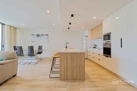 Riverfront Breeze At The Cosmopolitan - Accommodation Redcliffe 2